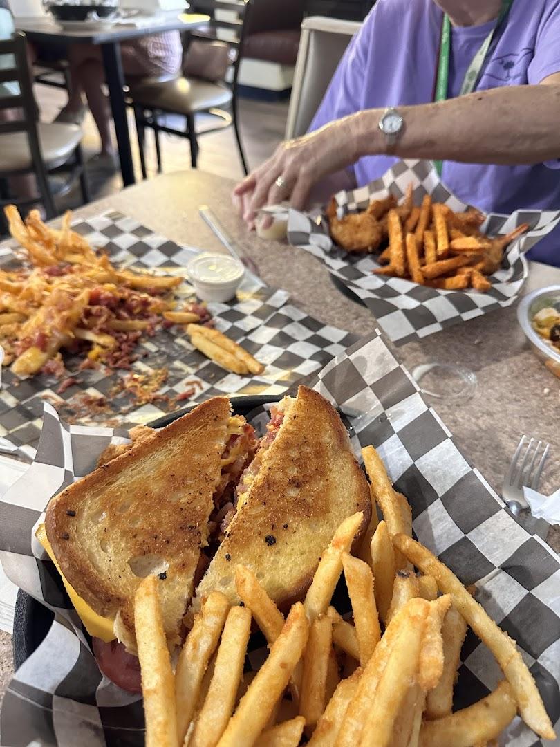 Castaways Pizza & Grill